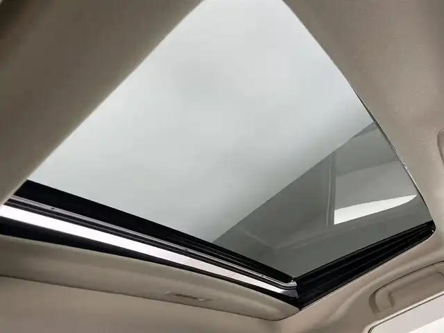 トヨタ ランドクルーザー プラド TX Lパッケージ 愛知県 2022(令4)年 0.9万km ホワイトパールクリスタルシャイン メーカーナビ　ムーンルーフ　ベージュ革シート　全方位カメラ　シートヒーター　前後ドラレコ　ＢＳＭ　ＥＴＣ２．０　セーフティセンス　衝突軽減　追従クルコン　コーナーセンサー　ＬＥＤオートライト　フォグ　TVキャンセラー　スペアタイヤ　純正フロアマット　ドアバイザー　ルーフレール　純正フロアマット