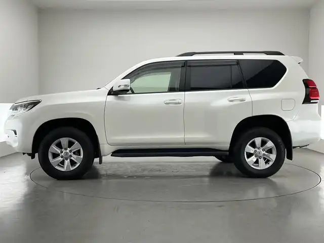 トヨタ ランドクルーザー プラド TX Lパッケージ 愛知県 2022(令4)年 0.9万km ホワイトパールクリスタルシャイン メーカーナビ　ムーンルーフ　ベージュ革シート　全方位カメラ　シートヒーター　前後ドラレコ　ＢＳＭ　ＥＴＣ２．０　セーフティセンス　衝突軽減　追従クルコン　コーナーセンサー　ＬＥＤオートライト　フォグ　TVキャンセラー　スペアタイヤ　純正フロアマット　ドアバイザー　ルーフレール　純正フロアマット