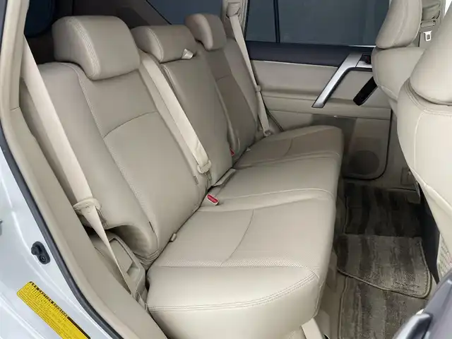 トヨタ ランドクルーザー プラド TX Lパッケージ 愛知県 2022(令4)年 0.9万km ホワイトパールクリスタルシャイン メーカーナビ　ムーンルーフ　ベージュ革シート　全方位カメラ　シートヒーター　前後ドラレコ　ＢＳＭ　ＥＴＣ２．０　セーフティセンス　衝突軽減　追従クルコン　コーナーセンサー　ＬＥＤオートライト　フォグ　TVキャンセラー　スペアタイヤ　純正フロアマット　ドアバイザー　ルーフレール　純正フロアマット