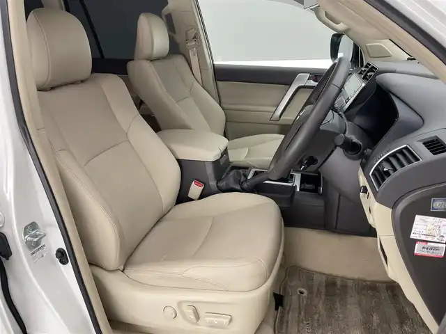 トヨタ ランドクルーザー プラド TX Lパッケージ 愛知県 2022(令4)年 0.9万km ホワイトパールクリスタルシャイン メーカーナビ　ムーンルーフ　ベージュ革シート　全方位カメラ　シートヒーター　前後ドラレコ　ＢＳＭ　ＥＴＣ２．０　セーフティセンス　衝突軽減　追従クルコン　コーナーセンサー　ＬＥＤオートライト　フォグ　TVキャンセラー　スペアタイヤ　純正フロアマット　ドアバイザー　ルーフレール　純正フロアマット