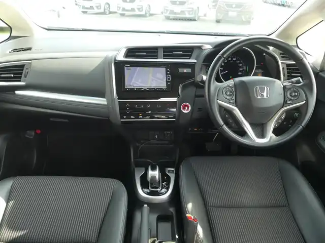 ホンダ フィット ハイブリット L ホンダセンシング 千葉県 2018(平30)年 1.9万km プラチナホワイトパール ホンダセンシング/・衝突軽減ブレーキ（CMBS）/・車線維持支援システム（LKAS）/・アダプティブクルーズコントロール（ACC）/・後方誤発進抑制機能/・誤発進抑制機能/ハーフレザーシート/純正メモリーナビ/地デジTV/【DVD/CD再生機能　Bluetooth接続】/バックカメラ/革巻きステアリング/ETC/LEDヘッドライト/フォグライト/ウインカーミラー/サイド/カーテンエアバッグ/Honda スマートキー