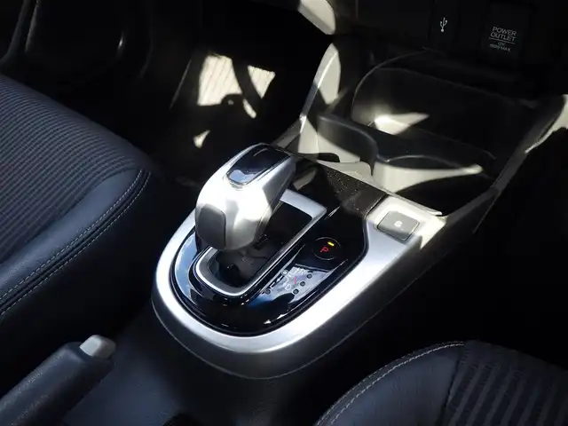 ホンダ フィット ハイブリット L ホンダセンシング 千葉県 2018(平30)年 1.9万km プラチナホワイトパール ホンダセンシング/・衝突軽減ブレーキ（CMBS）/・車線維持支援システム（LKAS）/・アダプティブクルーズコントロール（ACC）/・後方誤発進抑制機能/・誤発進抑制機能/ハーフレザーシート/純正メモリーナビ/地デジTV/【DVD/CD再生機能　Bluetooth接続】/バックカメラ/革巻きステアリング/ETC/LEDヘッドライト/フォグライト/ウインカーミラー/サイド/カーテンエアバッグ/Honda スマートキー