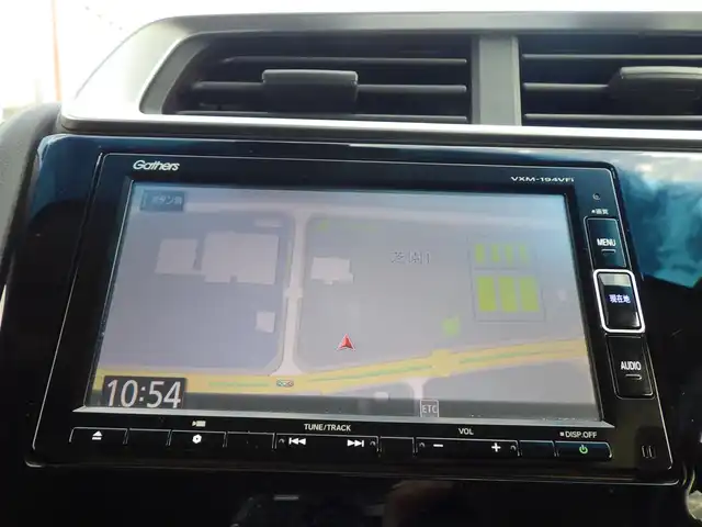 ホンダ フィット ハイブリット L ホンダセンシング 千葉県 2018(平30)年 1.9万km プラチナホワイトパール ホンダセンシング/・衝突軽減ブレーキ（CMBS）/・車線維持支援システム（LKAS）/・アダプティブクルーズコントロール（ACC）/・後方誤発進抑制機能/・誤発進抑制機能/ハーフレザーシート/純正メモリーナビ/地デジTV/【DVD/CD再生機能　Bluetooth接続】/バックカメラ/革巻きステアリング/ETC/LEDヘッドライト/フォグライト/ウインカーミラー/サイド/カーテンエアバッグ/Honda スマートキー