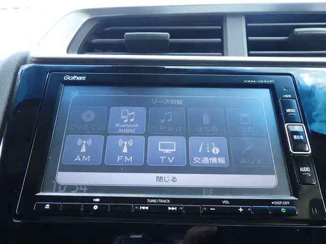 ホンダ フィット ハイブリット L ホンダセンシング 千葉県 2018(平30)年 1.9万km プラチナホワイトパール ホンダセンシング/・衝突軽減ブレーキ（CMBS）/・車線維持支援システム（LKAS）/・アダプティブクルーズコントロール（ACC）/・後方誤発進抑制機能/・誤発進抑制機能/ハーフレザーシート/純正メモリーナビ/地デジTV/【DVD/CD再生機能　Bluetooth接続】/バックカメラ/革巻きステアリング/ETC/LEDヘッドライト/フォグライト/ウインカーミラー/サイド/カーテンエアバッグ/Honda スマートキー