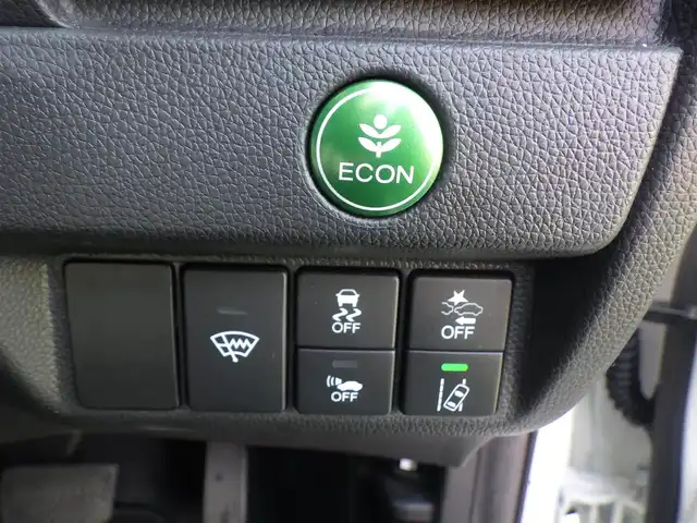 ホンダ フィット ハイブリット L ホンダセンシング 千葉県 2018(平30)年 1.9万km プラチナホワイトパール ホンダセンシング/・衝突軽減ブレーキ（CMBS）/・車線維持支援システム（LKAS）/・アダプティブクルーズコントロール（ACC）/・後方誤発進抑制機能/・誤発進抑制機能/ハーフレザーシート/純正メモリーナビ/地デジTV/【DVD/CD再生機能　Bluetooth接続】/バックカメラ/革巻きステアリング/ETC/LEDヘッドライト/フォグライト/ウインカーミラー/サイド/カーテンエアバッグ/Honda スマートキー