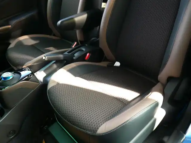 日産 ノート e－パワー メダリスト 静岡県 2017(平29)年 3万km シャイニングブルー ワンオーナー /禁煙車/純正SDナビ：MM317D-W/(CD/DVD/SD/BT/フルセグTV/)/ナビ連動前方ドライブレコーダー/デジタルインナーミラー/合皮コンビシート/インテリジェントアラウンドビューモニターセット/・踏み間違い衝突防止アシスト/・フロントバックソナー/・インテリジェントアラウンドヴューモニター/・スマートルームミラー/日産正規ディーラー点検記録簿有り/R7/R6/R5/R4/R2/H30//インテリジェントエマージェンシーブレーキ/車線逸脱警報　インテリジェントクルーズコントロール/車線逸脱防止支援システム/ETC/プッシュスタート　スマートキー/純正フロアマット　ドアバイザー/保証書　取扱説明書　スペアキー1本