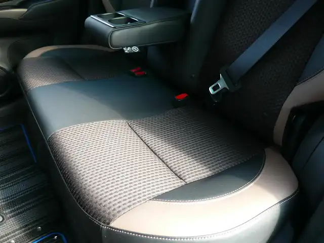 日産 ノート e－パワー メダリスト 静岡県 2017(平29)年 3万km シャイニングブルー ワンオーナー /禁煙車/純正SDナビ：MM317D-W/(CD/DVD/SD/BT/フルセグTV/)/ナビ連動前方ドライブレコーダー/デジタルインナーミラー/合皮コンビシート/インテリジェントアラウンドビューモニターセット/・踏み間違い衝突防止アシスト/・フロントバックソナー/・インテリジェントアラウンドヴューモニター/・スマートルームミラー/日産正規ディーラー点検記録簿有り/R7/R6/R5/R4/R2/H30//インテリジェントエマージェンシーブレーキ/車線逸脱警報　インテリジェントクルーズコントロール/車線逸脱防止支援システム/ETC/プッシュスタート　スマートキー/純正フロアマット　ドアバイザー/保証書　取扱説明書　スペアキー1本