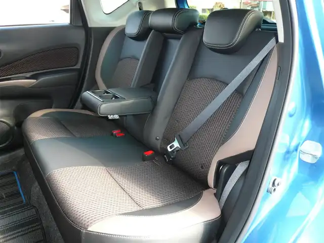 日産 ノート e－パワー メダリスト 静岡県 2017(平29)年 3万km シャイニングブルー ワンオーナー /禁煙車/純正SDナビ：MM317D-W/(CD/DVD/SD/BT/フルセグTV/)/ナビ連動前方ドライブレコーダー/デジタルインナーミラー/合皮コンビシート/インテリジェントアラウンドビューモニターセット/・踏み間違い衝突防止アシスト/・フロントバックソナー/・インテリジェントアラウンドヴューモニター/・スマートルームミラー/日産正規ディーラー点検記録簿有り/R7/R6/R5/R4/R2/H30//インテリジェントエマージェンシーブレーキ/車線逸脱警報　インテリジェントクルーズコントロール/車線逸脱防止支援システム/ETC/プッシュスタート　スマートキー/純正フロアマット　ドアバイザー/保証書　取扱説明書　スペアキー1本