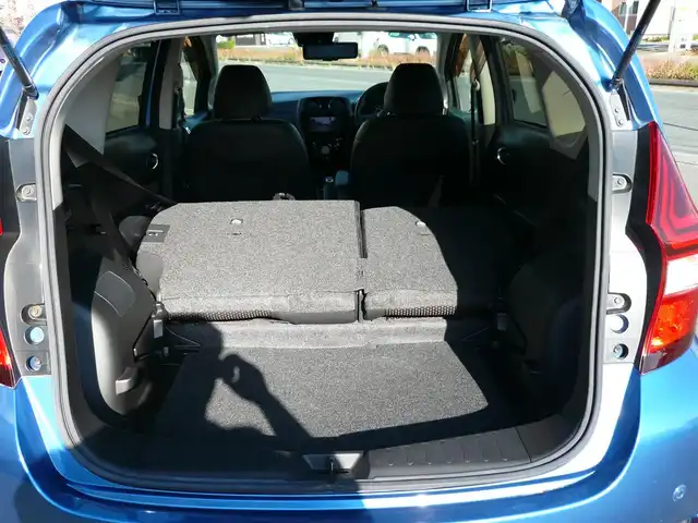 日産 ノート e－パワー メダリスト 静岡県 2017(平29)年 3万km シャイニングブルー ワンオーナー /禁煙車/純正SDナビ：MM317D-W/(CD/DVD/SD/BT/フルセグTV/)/ナビ連動前方ドライブレコーダー/デジタルインナーミラー/合皮コンビシート/インテリジェントアラウンドビューモニターセット/・踏み間違い衝突防止アシスト/・フロントバックソナー/・インテリジェントアラウンドヴューモニター/・スマートルームミラー/日産正規ディーラー点検記録簿有り/R7/R6/R5/R4/R2/H30//インテリジェントエマージェンシーブレーキ/車線逸脱警報　インテリジェントクルーズコントロール/車線逸脱防止支援システム/ETC/プッシュスタート　スマートキー/純正フロアマット　ドアバイザー/保証書　取扱説明書　スペアキー1本