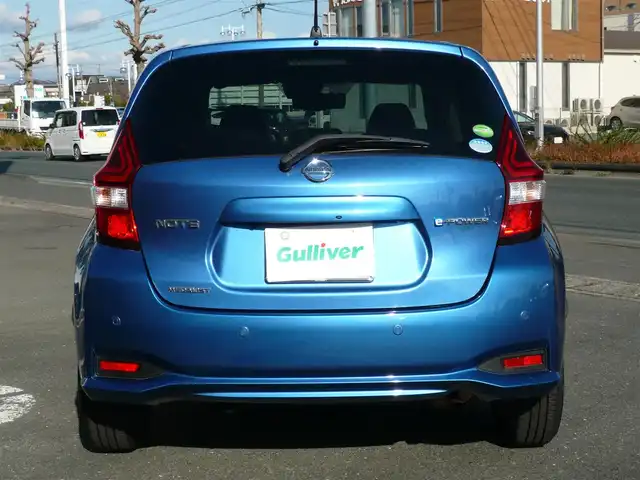 日産 ノート e－パワー メダリスト 静岡県 2017(平29)年 3万km シャイニングブルー ワンオーナー /禁煙車/純正SDナビ：MM317D-W/(CD/DVD/SD/BT/フルセグTV/)/ナビ連動前方ドライブレコーダー/デジタルインナーミラー/合皮コンビシート/インテリジェントアラウンドビューモニターセット/・踏み間違い衝突防止アシスト/・フロントバックソナー/・インテリジェントアラウンドヴューモニター/・スマートルームミラー/日産正規ディーラー点検記録簿有り/R7/R6/R5/R4/R2/H30//インテリジェントエマージェンシーブレーキ/車線逸脱警報　インテリジェントクルーズコントロール/車線逸脱防止支援システム/ETC/プッシュスタート　スマートキー/純正フロアマット　ドアバイザー/保証書　取扱説明書　スペアキー1本