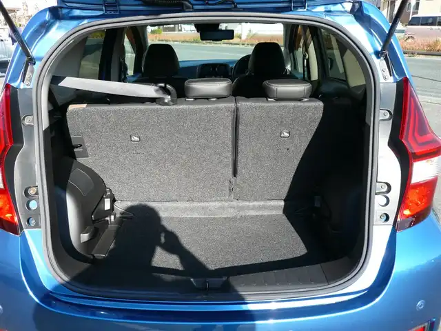 日産 ノート e－パワー メダリスト 静岡県 2017(平29)年 3万km シャイニングブルー ワンオーナー /禁煙車/純正SDナビ：MM317D-W/(CD/DVD/SD/BT/フルセグTV/)/ナビ連動前方ドライブレコーダー/デジタルインナーミラー/合皮コンビシート/インテリジェントアラウンドビューモニターセット/・踏み間違い衝突防止アシスト/・フロントバックソナー/・インテリジェントアラウンドヴューモニター/・スマートルームミラー/日産正規ディーラー点検記録簿有り/R7/R6/R5/R4/R2/H30//インテリジェントエマージェンシーブレーキ/車線逸脱警報　インテリジェントクルーズコントロール/車線逸脱防止支援システム/ETC/プッシュスタート　スマートキー/純正フロアマット　ドアバイザー/保証書　取扱説明書　スペアキー1本