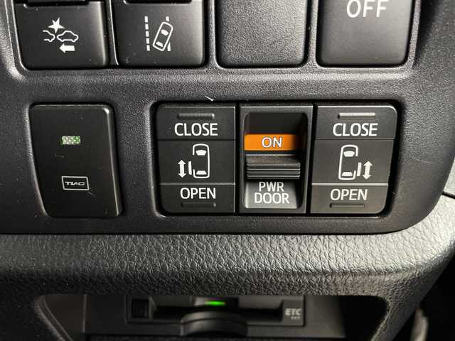 トヨタ ヴォクシー ハイブリッド ZS 煌Ⅱ 埼玉県 2020(令2)年 2.9万km イナズマスパーキングブラックガラスフレーク 純正9インチナビ　NSZT-Y68T/(Bluetooth/CD/DVD/AM/FM)/地デジフルセグ/バックカメラ/前後ドライブレコーダー/ETC/クルーズコントロール/衝突軽減ブレーキ/車線逸脱警報/クリアランスソナー/オートマチックハイビーム/先行車発進お知らせ機能/ドライブモードセレクト/運転席・助手席シートヒーター/プッシュスタート/ステアリングリモコン/両側パワースライドドア/ロールサンシェード/フロントフォグランプ/ウィンカーミラー/電動格納ミラー/社外フロアマット/純正ドアバイザー/純正16インチアルミホイール