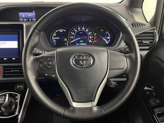 トヨタ ヴォクシー ハイブリッド ZS 煌Ⅱ 埼玉県 2020(令2)年 2.9万km イナズマスパーキングブラックガラスフレーク 純正9インチナビ　NSZT-Y68T/(Bluetooth/CD/DVD/AM/FM)/地デジフルセグ/バックカメラ/前後ドライブレコーダー/ETC/クルーズコントロール/衝突軽減ブレーキ/車線逸脱警報/クリアランスソナー/オートマチックハイビーム/先行車発進お知らせ機能/ドライブモードセレクト/運転席・助手席シートヒーター/プッシュスタート/ステアリングリモコン/両側パワースライドドア/ロールサンシェード/フロントフォグランプ/ウィンカーミラー/電動格納ミラー/社外フロアマット/純正ドアバイザー/純正16インチアルミホイール