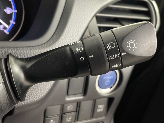 トヨタ ヴォクシー ハイブリッド ZS 煌Ⅱ 埼玉県 2020(令2)年 2.9万km イナズマスパーキングブラックガラスフレーク 純正9インチナビ　NSZT-Y68T/(Bluetooth/CD/DVD/AM/FM)/地デジフルセグ/バックカメラ/前後ドライブレコーダー/ETC/クルーズコントロール/衝突軽減ブレーキ/車線逸脱警報/クリアランスソナー/オートマチックハイビーム/先行車発進お知らせ機能/ドライブモードセレクト/運転席・助手席シートヒーター/プッシュスタート/ステアリングリモコン/両側パワースライドドア/ロールサンシェード/フロントフォグランプ/ウィンカーミラー/電動格納ミラー/社外フロアマット/純正ドアバイザー/純正16インチアルミホイール