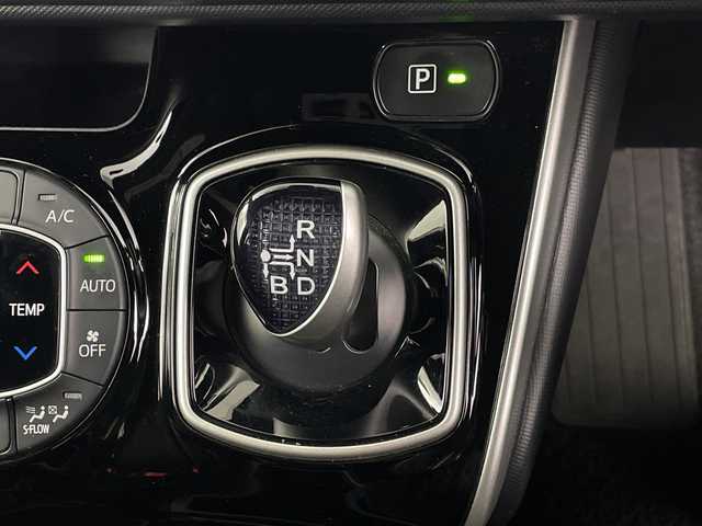 トヨタ ヴォクシー ハイブリッド ZS 煌Ⅱ 埼玉県 2020(令2)年 2.9万km イナズマスパーキングブラックガラスフレーク 純正9インチナビ　NSZT-Y68T/(Bluetooth/CD/DVD/AM/FM)/地デジフルセグ/バックカメラ/前後ドライブレコーダー/ETC/クルーズコントロール/衝突軽減ブレーキ/車線逸脱警報/クリアランスソナー/オートマチックハイビーム/先行車発進お知らせ機能/ドライブモードセレクト/運転席・助手席シートヒーター/プッシュスタート/ステアリングリモコン/両側パワースライドドア/ロールサンシェード/フロントフォグランプ/ウィンカーミラー/電動格納ミラー/社外フロアマット/純正ドアバイザー/純正16インチアルミホイール