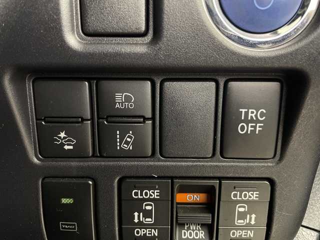 トヨタ ヴォクシー ハイブリッド ZS 煌Ⅱ 埼玉県 2020(令2)年 2.9万km イナズマスパーキングブラックガラスフレーク 純正9インチナビ　NSZT-Y68T/(Bluetooth/CD/DVD/AM/FM)/地デジフルセグ/バックカメラ/前後ドライブレコーダー/ETC/クルーズコントロール/衝突軽減ブレーキ/車線逸脱警報/クリアランスソナー/オートマチックハイビーム/先行車発進お知らせ機能/ドライブモードセレクト/運転席・助手席シートヒーター/プッシュスタート/ステアリングリモコン/両側パワースライドドア/ロールサンシェード/フロントフォグランプ/ウィンカーミラー/電動格納ミラー/社外フロアマット/純正ドアバイザー/純正16インチアルミホイール