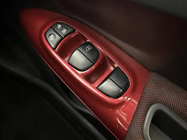 日産 ジューク 16GT FOUR タイプV 道央・札幌 2014(平26)年 6.3万km ナイトベールパープル ・パートタイム4WD/・リアスポーラー純正エアロ/・純正SDナビ（MM115D-W）/CD/iPod/AUX/BT/フルセグ/・バックカメラ/・横滑り防止装置/・キー連動格納ドアミラー/・スポーツ、エコドライブモード切替/・キセノンライト/・オートライト/・フォグランプ/・スマートキー/・純正フロアマット/・純正17インチAW/・ドアバイザー