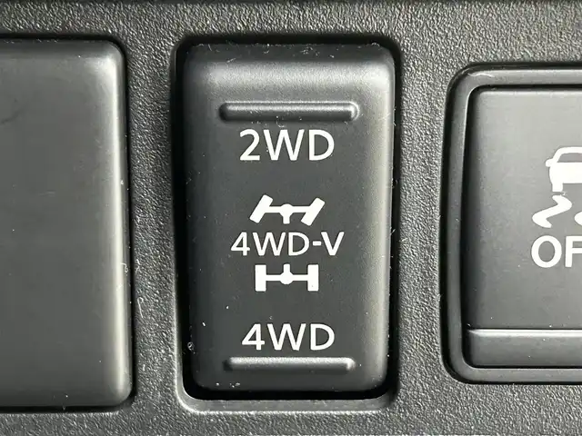 日産 ジューク 16GT FOUR タイプV 道央・札幌 2014(平26)年 6.3万km ナイトベールパープル ・パートタイム4WD/・リアスポーラー純正エアロ/・純正SDナビ（MM115D-W）/CD/iPod/AUX/BT/フルセグ/・バックカメラ/・横滑り防止装置/・キー連動格納ドアミラー/・スポーツ、エコドライブモード切替/・キセノンライト/・オートライト/・フォグランプ/・スマートキー/・純正フロアマット/・純正17インチAW/・ドアバイザー