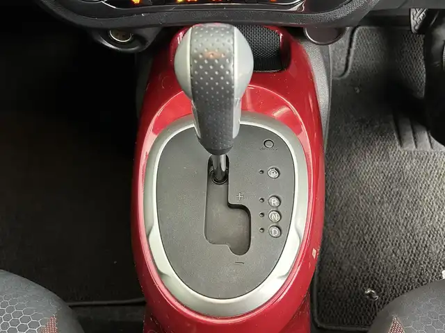 日産 ジューク 16GT FOUR タイプV 道央・札幌 2014(平26)年 6.3万km ナイトベールパープル ・パートタイム4WD/・リアスポーラー純正エアロ/・純正SDナビ（MM115D-W）/CD/iPod/AUX/BT/フルセグ/・バックカメラ/・横滑り防止装置/・キー連動格納ドアミラー/・スポーツ、エコドライブモード切替/・キセノンライト/・オートライト/・フォグランプ/・スマートキー/・純正フロアマット/・純正17インチAW/・ドアバイザー