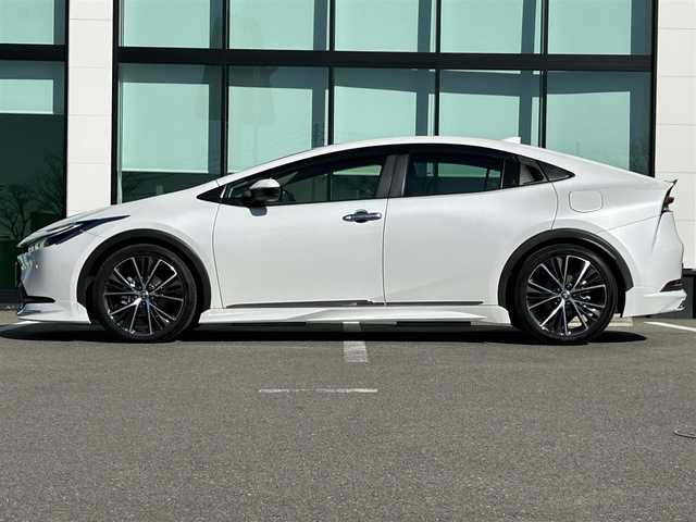 トヨタ プリウス G 和歌山県 2023(令5)年 1.2万km プラチナホワイトパールマイカ 純正8インチナビ機能付デイスプレーオーディオ/MODELLISTA製エアロ/バックカメラ/レーダークルーズコントロール/横滑り防止装置/衝突被害軽減システム/レーンキープ/シートヒーター/ETC2.0/前後ドライブレコーダー/前後コーナーセンサー/オートライト/LEDヘッドライト