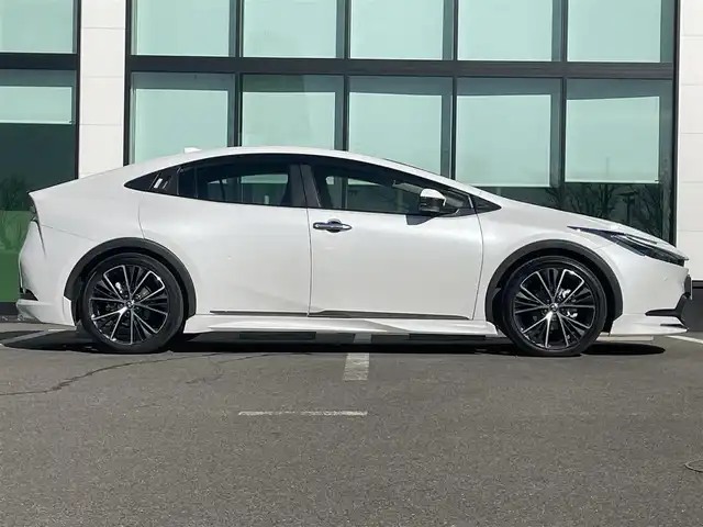 トヨタ プリウス G 和歌山県 2023(令5)年 1.2万km プラチナホワイトパールマイカ 純正8インチナビ機能付デイスプレーオーディオ/MODELLISTA製エアロ/バックカメラ/レーダークルーズコントロール/横滑り防止装置/衝突被害軽減システム/レーンキープ/シートヒーター/ETC2.0/前後ドライブレコーダー/前後コーナーセンサー/オートライト/LEDヘッドライト