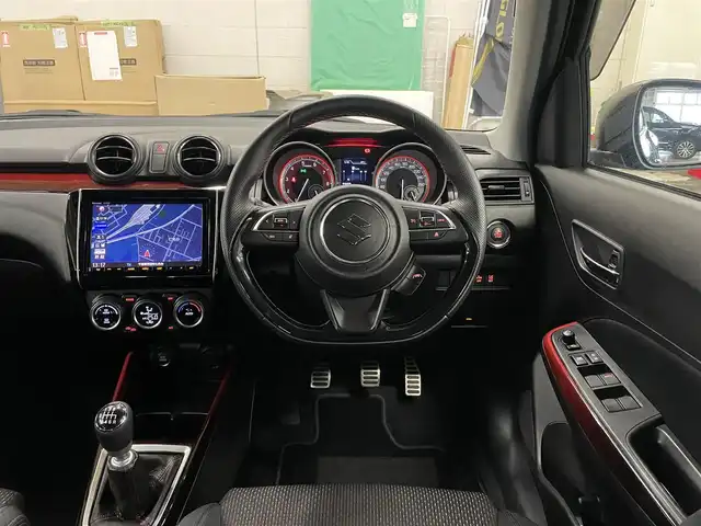 スズキ スイフト スポーツ 千葉県 2019(令1)年 1.3万km スーパーブラックパール ワンオーナー/HKSフラッシュエディター/HKSエアクリーナー＆ブローオフバルブ/モンスターカーボンウイング/モンスターマフラー/モンスターLSD/オイルキャッチタンク/純正8型SDナビ/フルセグTV（CN-RZ843）/前後ドラレコ/純正ビルトインETC/レーダークルーズコントロール/衝突軽減ブレーキ/レーンキープアシスト