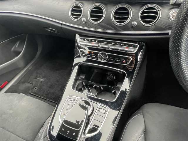 メルセデス・ベンツ Ｅ２２０ｄ アバンギャルド スポーツ 福岡県 2016(平28)年 1万km ポーラホワイト 〇純正HDDナビ/（フルセグ・BT・SD・USB）/〇アンビエントライト/〇BSM/〇パワーシート（D/N席）/〇シートヒーター（D/N席）/〇シートメモリ（D/N席）/〇純正19インチAW/〇純正フロアマット/〇ACC/〇社外レーダー/〇純正ドラレコ（前方）/〇全方位カメラ/〇ステアリングスイッチ/〇ETC2.0/〇LEDヘッドライト