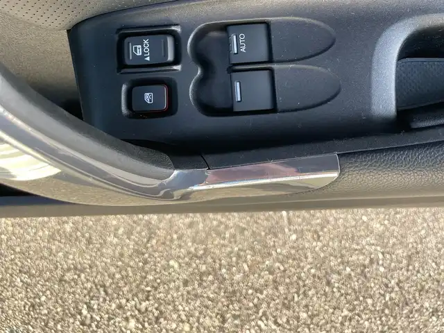 ホンダ ＣＲ－Ｚ α 大阪府 2012(平24)年 5.9万km プレミアムホワイトパール (株)IDOMが運営する【じしゃロン堺店】の自社ローン対象車両になります。こちらは現金ご利用時の価格です。/自社ローンご希望の方は別途その旨お申付け下さい。