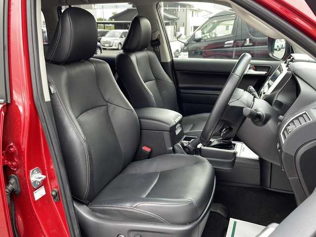 トヨタ ランドクルーザー プラド TX Lパッケージ 山形県 2020(令2)年 1.6万km レッドマイカメタリック 4WD/アルパイン9型ナビ(BT/CD/DVD)/フルセグTV/バックカメラ/ビルトインETC/アルパインドライブレコーダー/アルパイン10型リアビジョン/レーダークルーズコントロール/クリアランスソナー/セーフティセンス/・プリクラッシュセーフティシステム/・レーンディパーチャーアラート/・オートマチックハイビーム/LEDヘッドランプ/本革巻きステアリング/ステアリングスイッチ/ブラック革シート/前席パワーシート/快適温熱シート/純正17インチアルミホイール/スマートエントリー/スタートシステム/禁煙車