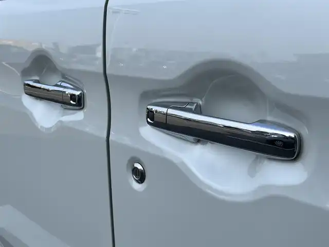 スズキ スペーシア カスタム HYBRID XS ターボ 香川県 2019(令1)年 5.6万km ピュアホワイトP 登録時走行距離：55501km/カロッツェリアナビ/　CD DVD BT　フルセグTV/バックカメラ/両側パワースライドドア/衝突被害軽減装置/レーンキープアシスト/クルーズコントロール/クリアランスソナー/横滑り防止装置/アイドリングストップ/ETC/ドライブレコーダー/ハーフレザーシート/シートヒーター/サンシェード/サーキュレータ/革巻きステアリング/スラアリングリモコン/パドルシフト/プッシュスタート/スマートキー