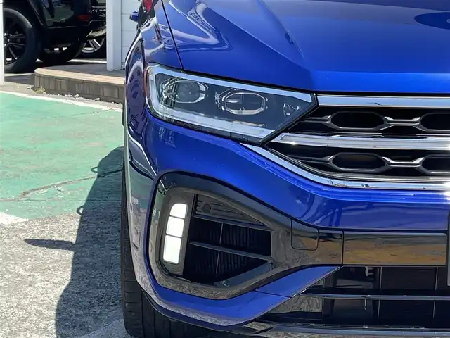フォルクスワーゲン ＶＷ Ｔ－ロック R 神奈川県 2022(令4)年 1.5万km 青 純正インフォテイメントシステム/　（Bluetooth・Apple Car Play・Andoroid Auto）/バックカメラ/アダプティブクルーズコントロール/フロントアシスト/レーンキープアシスト/レーンチェンジアシスト/ステアリングヒーター/前席シートヒーター/運転席パワーシート/パワーバックドア/前後コーナーセンサー/前後ドライブレコーダー/ビルトインETC2.0/LEDヘッドライト/スマートキー×2/保証書/取扱説明書