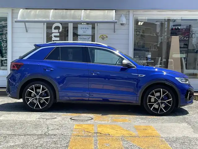 フォルクスワーゲン ＶＷ Ｔ－ロック R 神奈川県 2022(令4)年 1.5万km 青 純正インフォテイメントシステム/　（Bluetooth・Apple Car Play・Andoroid Auto）/バックカメラ/アダプティブクルーズコントロール/フロントアシスト/レーンキープアシスト/レーンチェンジアシスト/ステアリングヒーター/前席シートヒーター/運転席パワーシート/パワーバックドア/前後コーナーセンサー/前後ドライブレコーダー/ビルトインETC2.0/LEDヘッドライト/スマートキー×2/保証書/取扱説明書