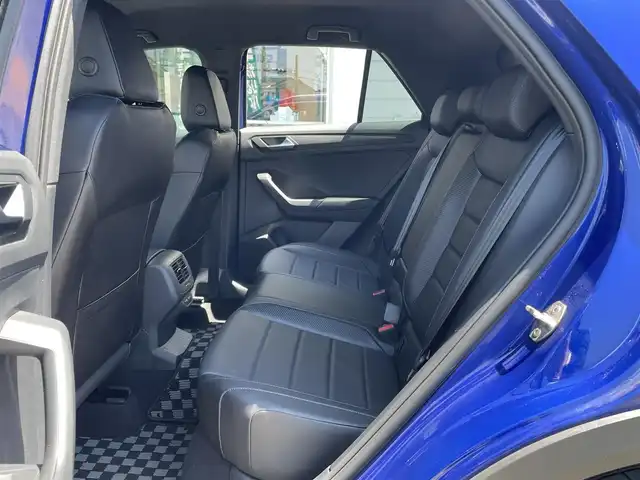 フォルクスワーゲン ＶＷ Ｔ－ロック R 神奈川県 2022(令4)年 1.5万km 青 純正インフォテイメントシステム/　（Bluetooth・Apple Car Play・Andoroid Auto）/バックカメラ/アダプティブクルーズコントロール/フロントアシスト/レーンキープアシスト/レーンチェンジアシスト/ステアリングヒーター/前席シートヒーター/運転席パワーシート/パワーバックドア/前後コーナーセンサー/前後ドライブレコーダー/ビルトインETC2.0/LEDヘッドライト/スマートキー×2/保証書/取扱説明書