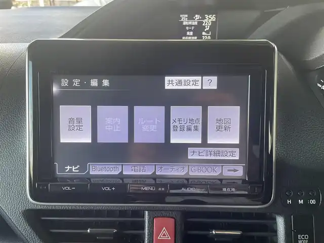 トヨタ ヴォクシー ZS 大阪府 2014(平26)年 7.1万km ホワイトパールクリスタルシャイン トヨタ純正メモリナビ/・Bluetooth/・バックカメラ/・フルセグTV/・CD・DVD/フリップダウンモニター/トヨタ純正16インチアルミホイール/両側パワースライドドア/LEDヘッドライト/トヨタ純正フロアマット/ビルトインETC/ワンオーナー/新車保証書/取扱説明書