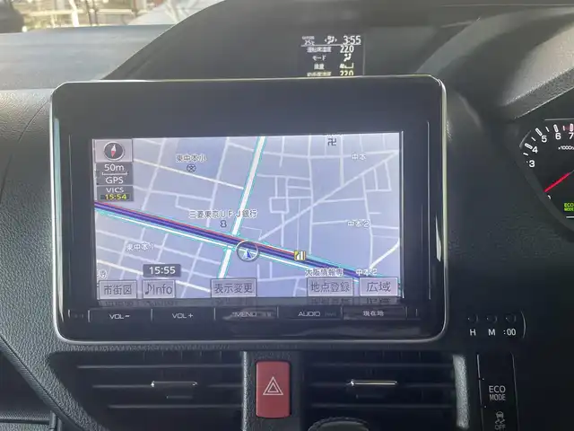 トヨタ ヴォクシー ZS 大阪府 2014(平26)年 7.1万km ホワイトパールクリスタルシャイン トヨタ純正メモリナビ/・Bluetooth/・バックカメラ/・フルセグTV/・CD・DVD/フリップダウンモニター/トヨタ純正16インチアルミホイール/両側パワースライドドア/LEDヘッドライト/トヨタ純正フロアマット/ビルトインETC/ワンオーナー/新車保証書/取扱説明書