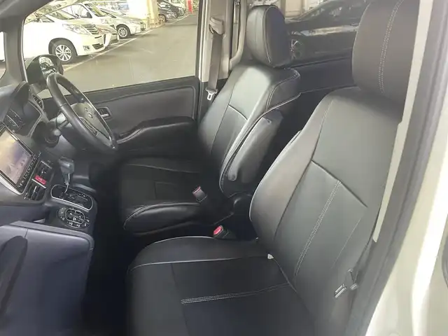 トヨタ ヴォクシー ZS 大阪府 2014(平26)年 7.1万km ホワイトパールクリスタルシャイン トヨタ純正メモリナビ/・Bluetooth/・バックカメラ/・フルセグTV/・CD・DVD/フリップダウンモニター/トヨタ純正16インチアルミホイール/両側パワースライドドア/LEDヘッドライト/トヨタ純正フロアマット/ビルトインETC/ワンオーナー/新車保証書/取扱説明書