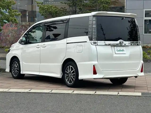 トヨタ ヴォクシー ZS 福島県 2014(平26)年 7.1万km ホワイトパールクリスタルシャイン 純正ナビゲーション/型番：NSZT-Y62G/【CD/DVD/SD/BT/TV】/バックカメラ/フリップダウンモニター/ビルトインETC/両側パワースライドドア/LEDオートライト/プッシュスタート/シートカバー/リアドアシェード/純正フロアマット/純正ドアバイザー