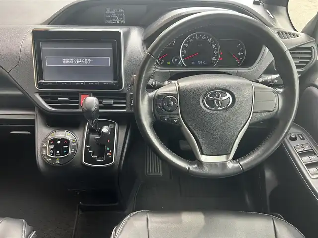 トヨタ ヴォクシー ZS 福島県 2014(平26)年 7.1万km ホワイトパールクリスタルシャイン 純正ナビゲーション/型番：NSZT-Y62G/【CD/DVD/SD/BT/TV】/バックカメラ/フリップダウンモニター/ビルトインETC/両側パワースライドドア/LEDオートライト/プッシュスタート/シートカバー/リアドアシェード/純正フロアマット/純正ドアバイザー