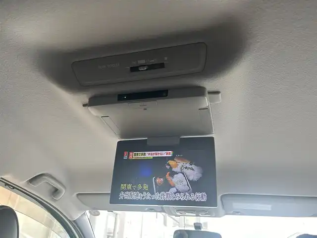 トヨタ ヴォクシー ZS 福島県 2014(平26)年 7.1万km ホワイトパールクリスタルシャイン 純正ナビゲーション/型番：NSZT-Y62G/【CD/DVD/SD/BT/TV】/バックカメラ/フリップダウンモニター/ビルトインETC/両側パワースライドドア/LEDオートライト/プッシュスタート/シートカバー/リアドアシェード/純正フロアマット/純正ドアバイザー