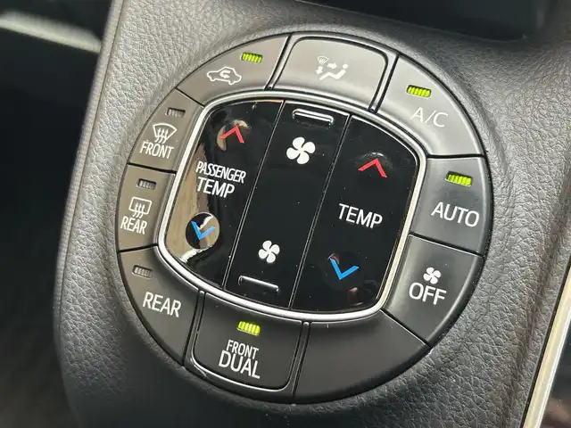 トヨタ ヴォクシー ZS 福島県 2014(平26)年 7.1万km ホワイトパールクリスタルシャイン 純正ナビゲーション/型番：NSZT-Y62G/【CD/DVD/SD/BT/TV】/バックカメラ/フリップダウンモニター/ビルトインETC/両側パワースライドドア/LEDオートライト/プッシュスタート/シートカバー/リアドアシェード/純正フロアマット/純正ドアバイザー