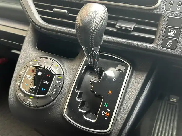 トヨタ ヴォクシー ZS 福島県 2014(平26)年 7.1万km ホワイトパールクリスタルシャイン 純正ナビゲーション/型番：NSZT-Y62G/【CD/DVD/SD/BT/TV】/バックカメラ/フリップダウンモニター/ビルトインETC/両側パワースライドドア/LEDオートライト/プッシュスタート/シートカバー/リアドアシェード/純正フロアマット/純正ドアバイザー