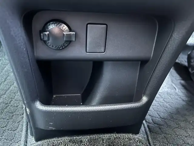 トヨタ ヴォクシー ZS 福島県 2014(平26)年 7.1万km ホワイトパールクリスタルシャイン 純正ナビゲーション/型番：NSZT-Y62G/【CD/DVD/SD/BT/TV】/バックカメラ/フリップダウンモニター/ビルトインETC/両側パワースライドドア/LEDオートライト/プッシュスタート/シートカバー/リアドアシェード/純正フロアマット/純正ドアバイザー
