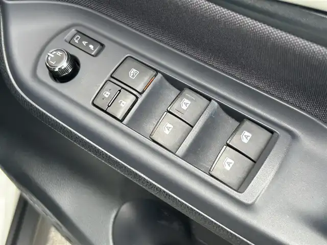 トヨタ ヴォクシー ZS 福島県 2014(平26)年 7.1万km ホワイトパールクリスタルシャイン 純正ナビゲーション/型番：NSZT-Y62G/【CD/DVD/SD/BT/TV】/バックカメラ/フリップダウンモニター/ビルトインETC/両側パワースライドドア/LEDオートライト/プッシュスタート/シートカバー/リアドアシェード/純正フロアマット/純正ドアバイザー