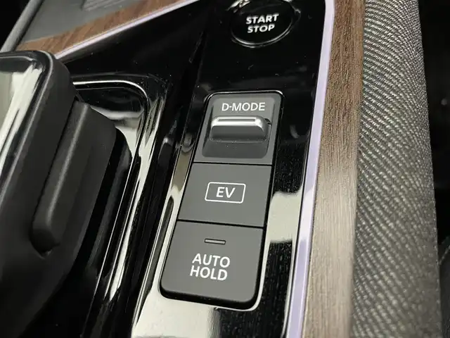 日産 オーラ G レザーエディション 宮城県 2023(令5)年 1.8万km ピュアホワイトパール / スーパーブラック 2トーン 純正９インチナビ　/(Bluetooth/フルセグTV/HDMI/CarPlay)/ＢＯＳＥサウンド　/プロパイロット　/ＳＯＳコール　/ワイヤレス充電　/ＥＴＣ２．０　/衝突軽減ブレーキ　/アラウンドビューモニター　/デジタルインナーミラー　/ドライブレコーダー　/オートブレーキホールド/LEDヘッドライト/オートハイビーム