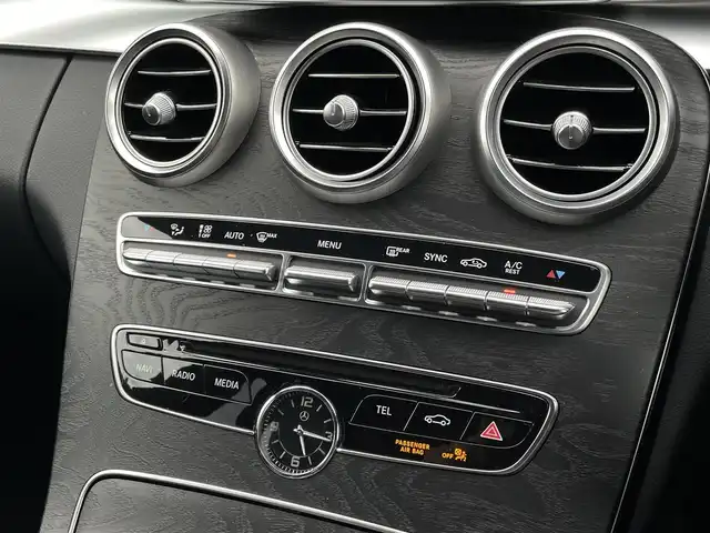 メルセデス・ベンツ Ｃ２２０ｄ ワゴン ローレウスエディション 三重県 2018(平30)年 4.9万km イリジウムシルバー サンルーフ/ブラックレザーシート/レーダーセーフティ/ACC/純正ナビ/バックカメラ/フルセグTV/シートヒーター/パワーシート/純正18インチアルミ/電動リアゲート/ルーフレール/LEDライト
