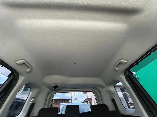 トヨタ ルーミー カスタムG－T 静岡県 2019(令1)年 4.4万km パール エンジンスタートボタン/パワーステアリング/パワーウィンドウ/アイドリングストップ/スマートキー/オートエアコン/クルーズコントロール/SDナビ（CD.DVD)/Bluetooth/SDミュージックサーバー/TV（フルセグ）/ETC/ウォークスルー/純正フロアマット/シートヒーター/両側パワースライドドア/エアロパーツ（モデリスタ）/純正アルミホイール/ABS/横滑り防止装置/コーナーセンサー前後/レーンキープアシスト/オートライト/オートマチックハイビーム/LEDライト/Wエアバッグ/衝突軽減システム