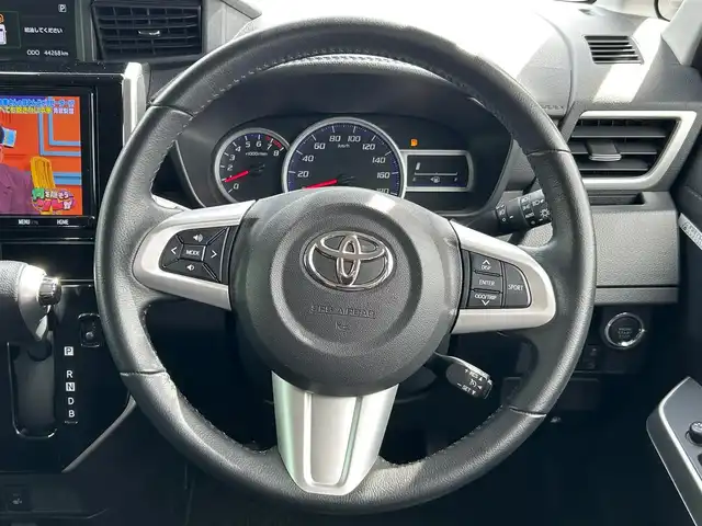 トヨタ ルーミー カスタムG－T 静岡県 2019(令1)年 4.4万km パール エンジンスタートボタン/パワーステアリング/パワーウィンドウ/アイドリングストップ/スマートキー/オートエアコン/クルーズコントロール/SDナビ（CD.DVD)/Bluetooth/SDミュージックサーバー/TV（フルセグ）/ETC/ウォークスルー/純正フロアマット/シートヒーター/両側パワースライドドア/エアロパーツ（モデリスタ）/純正アルミホイール/ABS/横滑り防止装置/コーナーセンサー前後/レーンキープアシスト/オートライト/オートマチックハイビーム/LEDライト/Wエアバッグ/衝突軽減システム