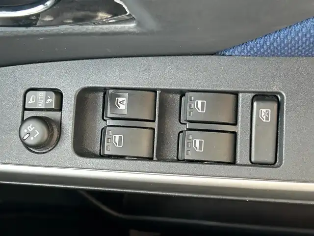 トヨタ ルーミー カスタムG－T 静岡県 2019(令1)年 4.4万km パール エンジンスタートボタン/パワーステアリング/パワーウィンドウ/アイドリングストップ/スマートキー/オートエアコン/クルーズコントロール/SDナビ（CD.DVD)/Bluetooth/SDミュージックサーバー/TV（フルセグ）/ETC/ウォークスルー/純正フロアマット/シートヒーター/両側パワースライドドア/エアロパーツ（モデリスタ）/純正アルミホイール/ABS/横滑り防止装置/コーナーセンサー前後/レーンキープアシスト/オートライト/オートマチックハイビーム/LEDライト/Wエアバッグ/衝突軽減システム