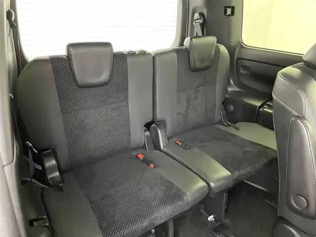 トヨタ ヴォクシー ZS 煌Ⅲ 岡山県 2022(令4)年 3.7万km ホワイトパールクリスタルシャイン ALPINE9インチメモリナビ/(フルセグ/Carplay/Bluetooth/CD/DVD)/ALPINEフリップダウンモニター/衝突軽減ブレーキ/両側パワースライドドア/ビルトインETC/LEDヘッドライト/バックカメラ/クルーズコントロール/ドライブレコーダー/コーナーセンサー/レーンキープアシスト/オートハイビーム/プッシュスタート/スマートキー/アイドリングストップ/フロアマット/純正アルミホイール/オートライト/新車保証書