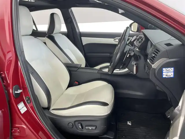 レクサス ＣＴ 200h Fスポーツ 愛知県 2017(平29)年 6万km 赤Ⅱ 純正ナビ　フルセグＴＶ　ＢＴ　ムーンルーフ　ＴＲＤ４本出スポーツマフラー　１７インチＯＰクロームメッキホイール　ツートンカラー　白黒コンビレザー　シートヒーター　追従クルコン　プリクラッシュセーフティ　LEDオートライト　ミラー型前後ドラレコ　AC100V電源　ハンドルヒーター　オートハイビーム　禁煙車